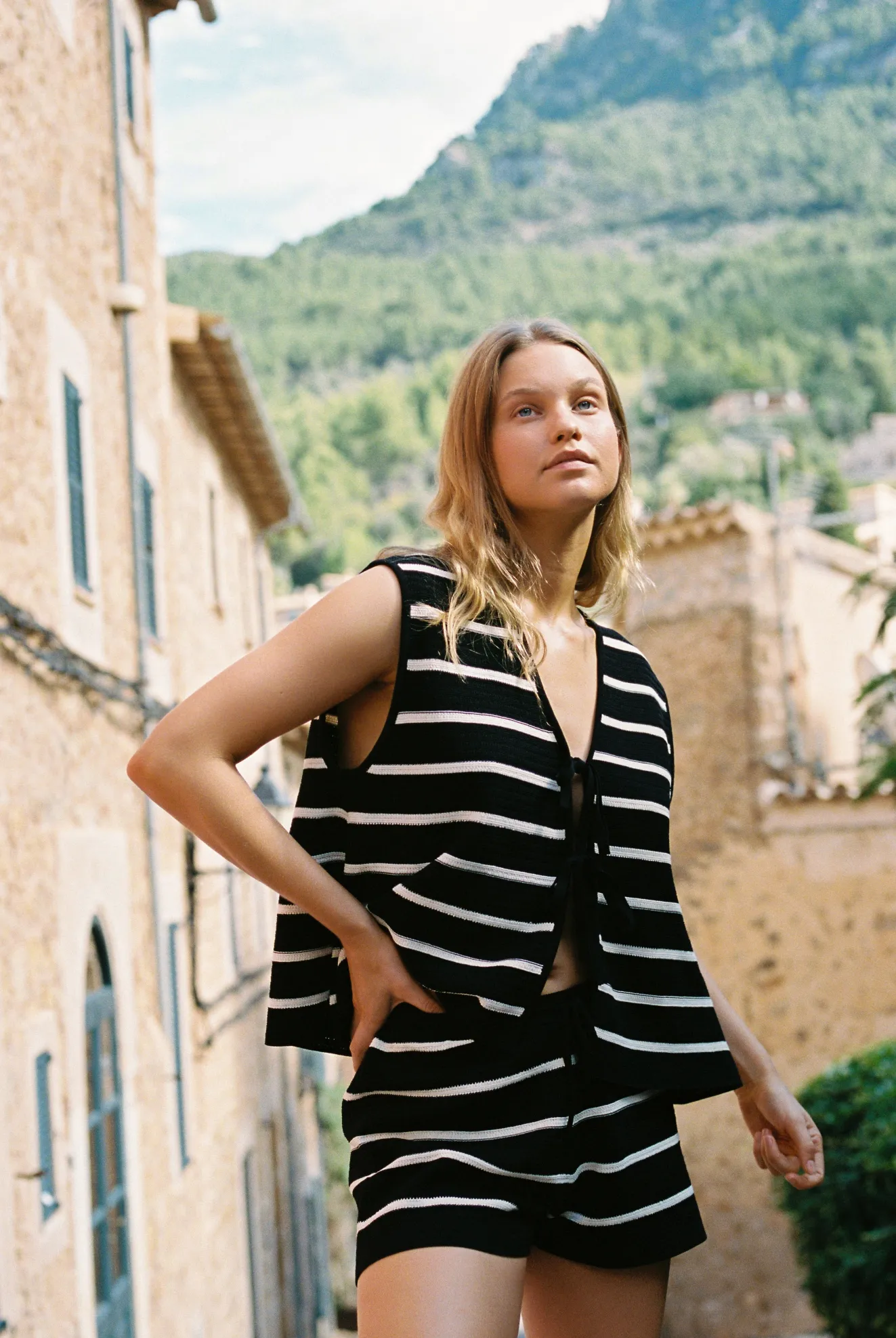 JONI KNIT SHORT - BLACK/WHITE STRIPE